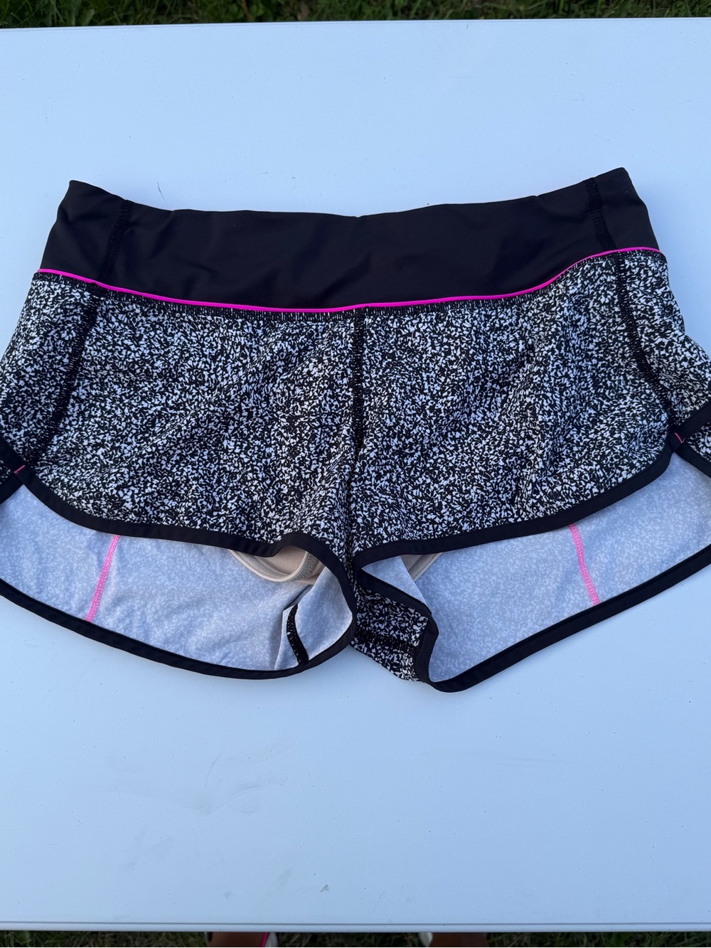 Lululemon Patterned Speed Up
Shorts Size 6